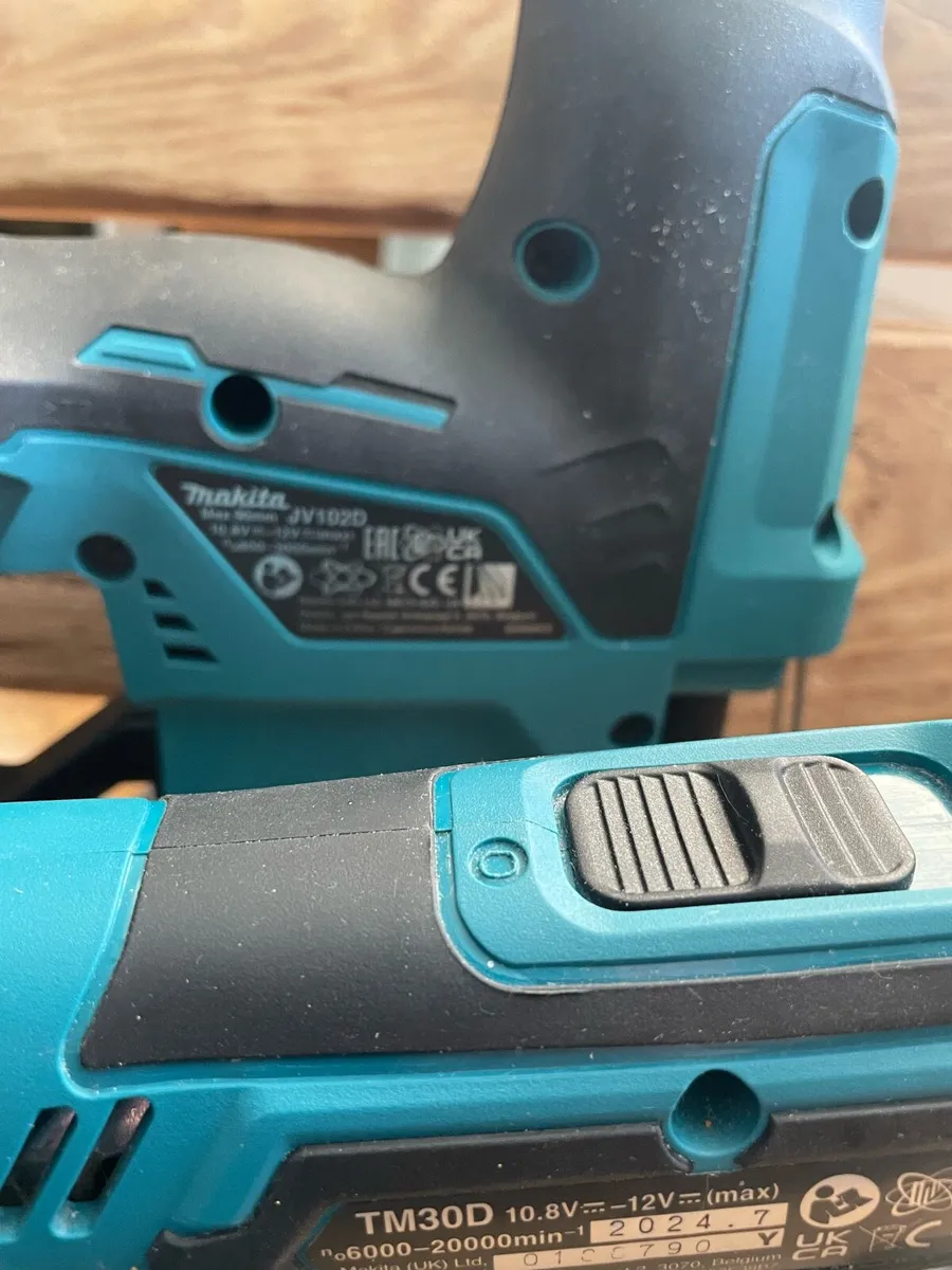 Makita 12v brushless tools and charger. - Image 4