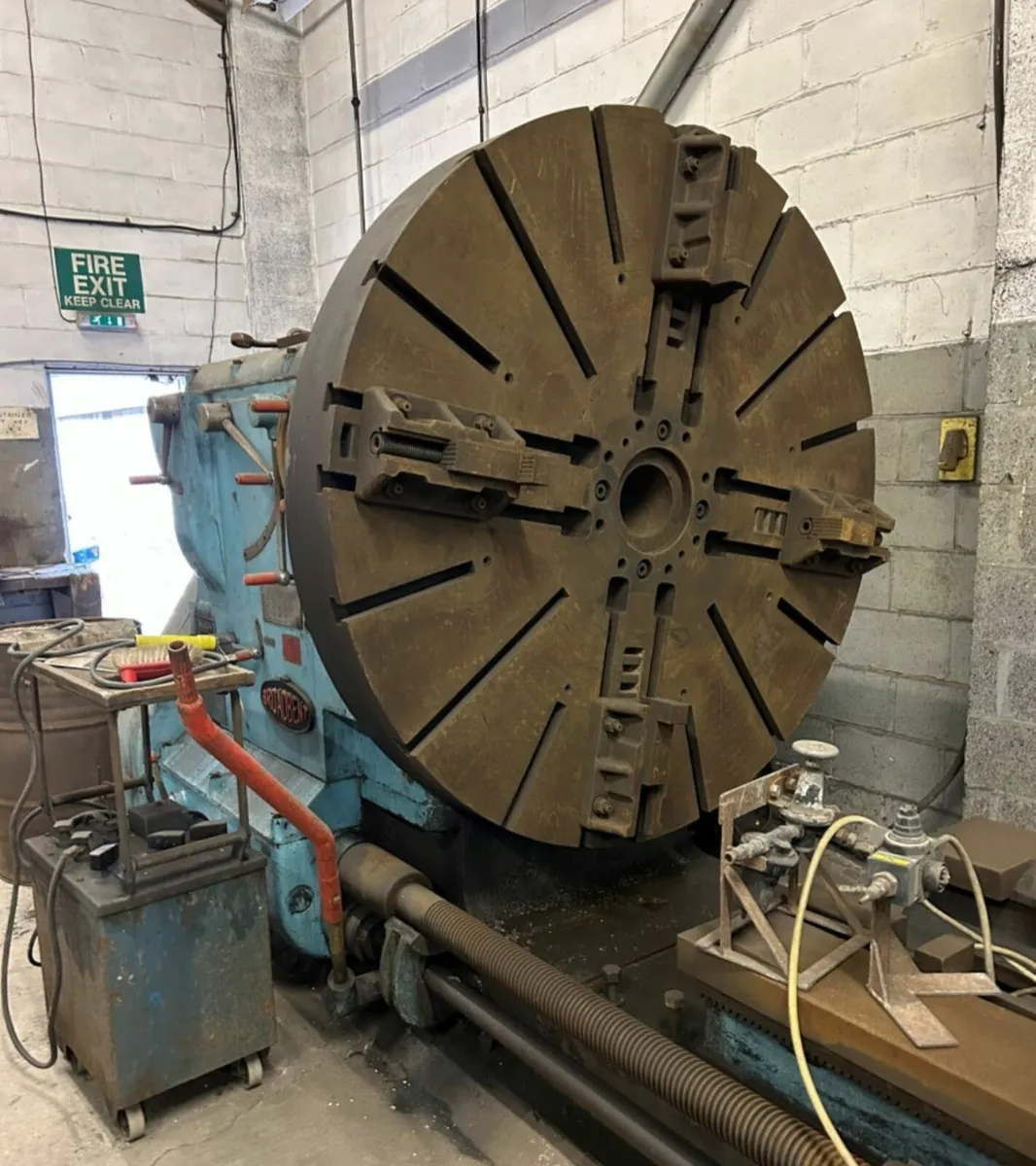 BROADBENT HEAVY DUTY GAP BED CENTRE LATHE - Image 1