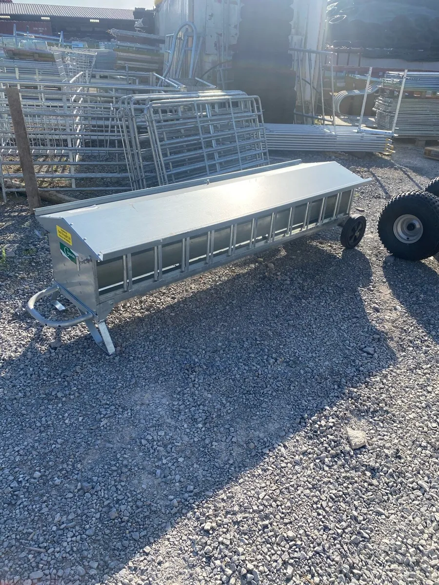 Sheep handling / feading equipment - Image 4