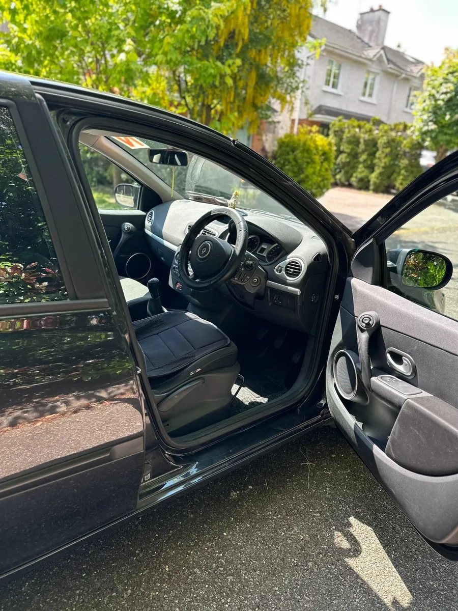 Renault Clio 2010 - Image 2