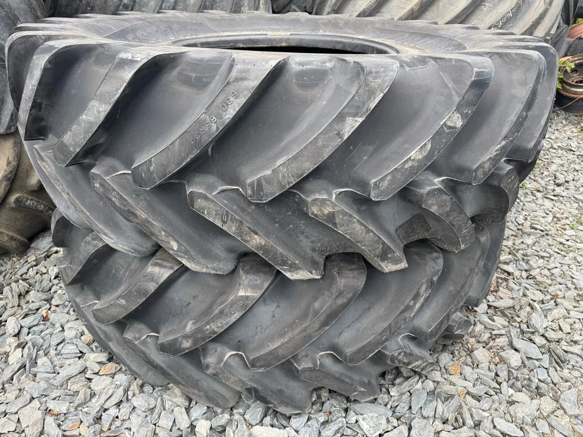 680/85 R32 Bridgestone tyres - Image 1
