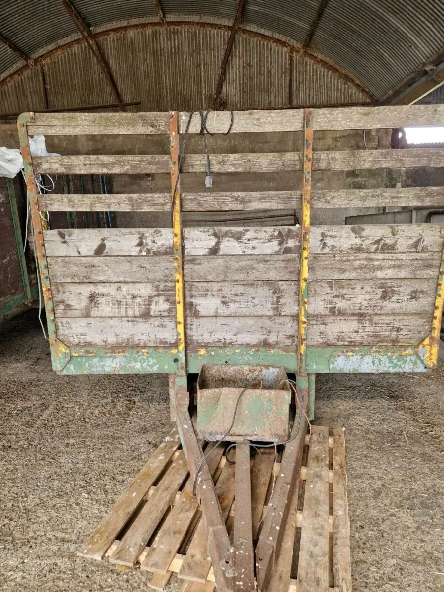 18 foot bale trailer - Image 1