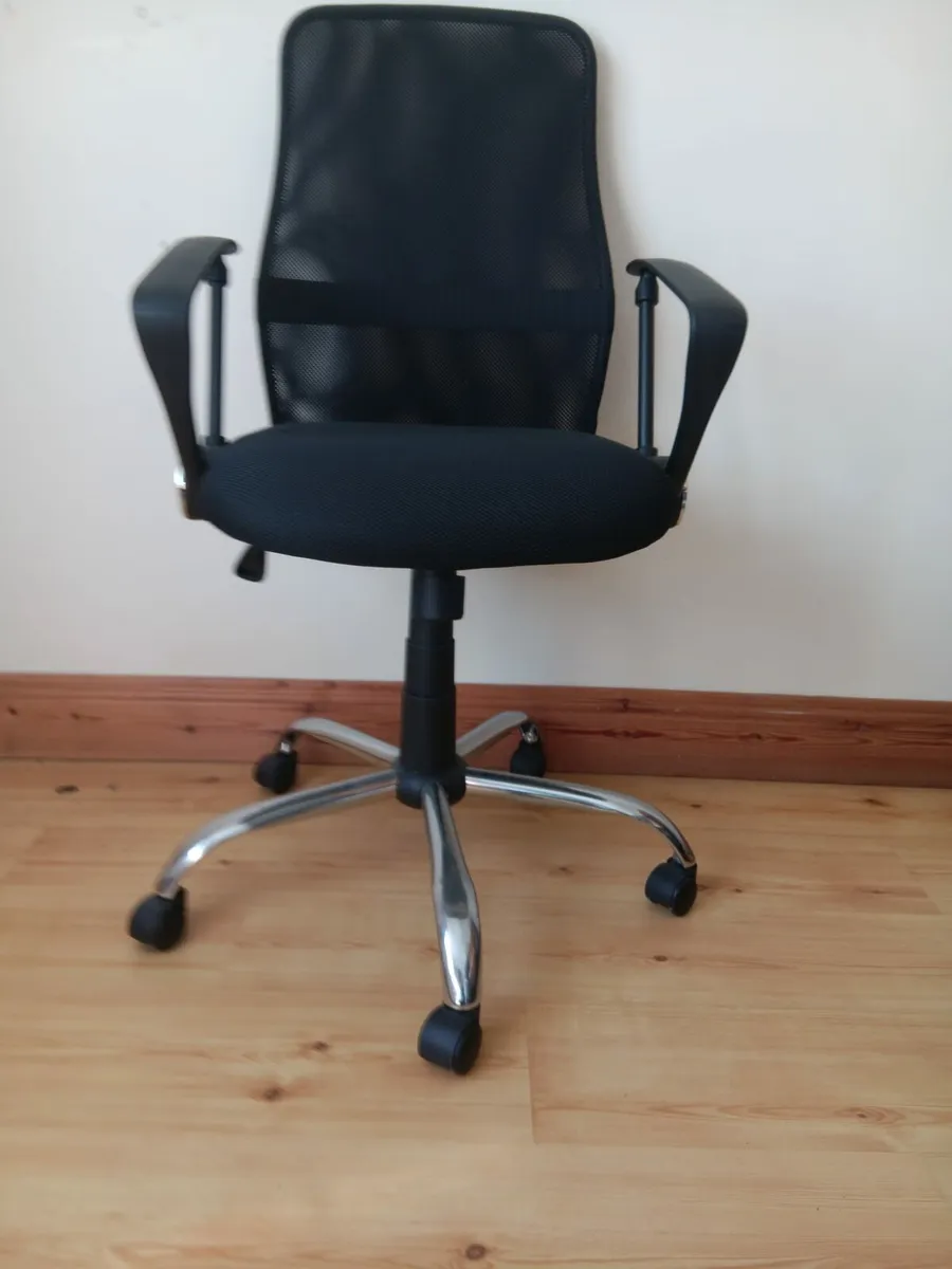 Computer desk and chair - Image 2