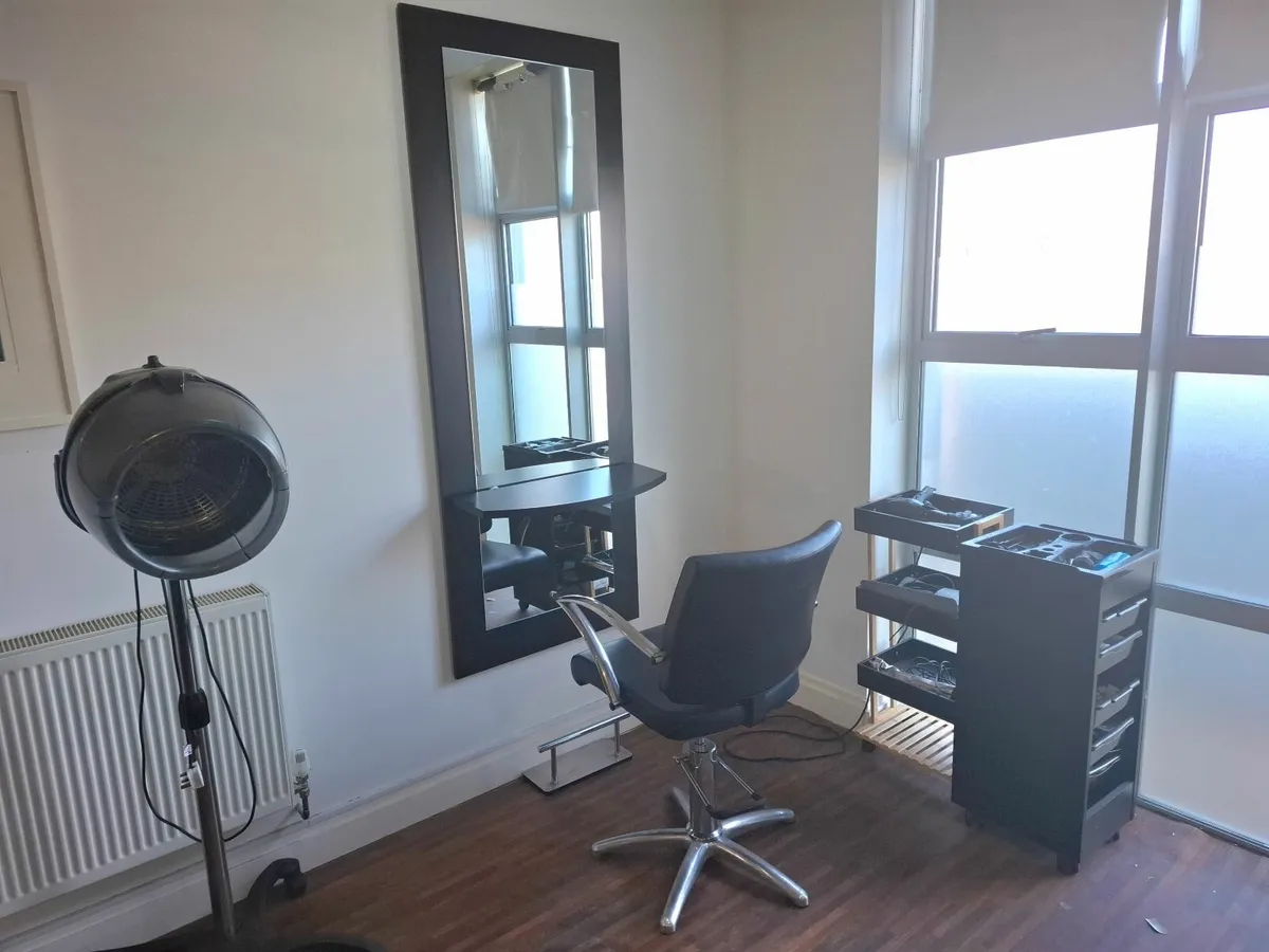 Salon Chair to rent - Image 1