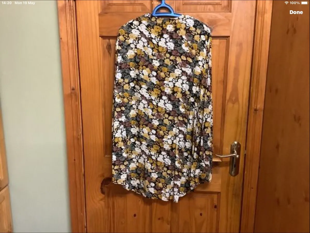Blouse longline size 20 - Image 2