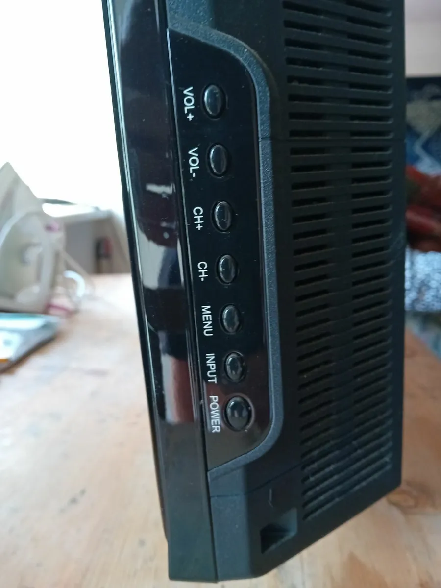 32" TV - Image 4