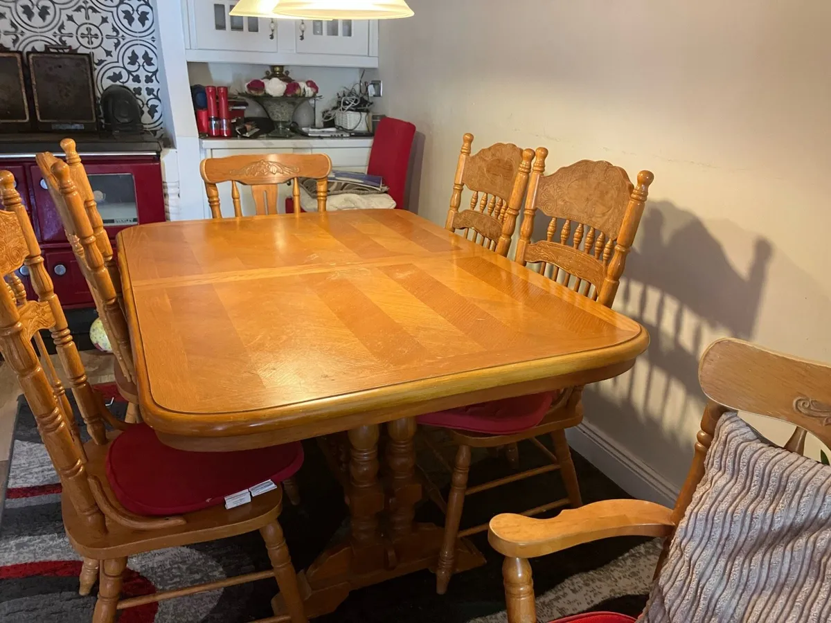 Table & chairs - Image 2