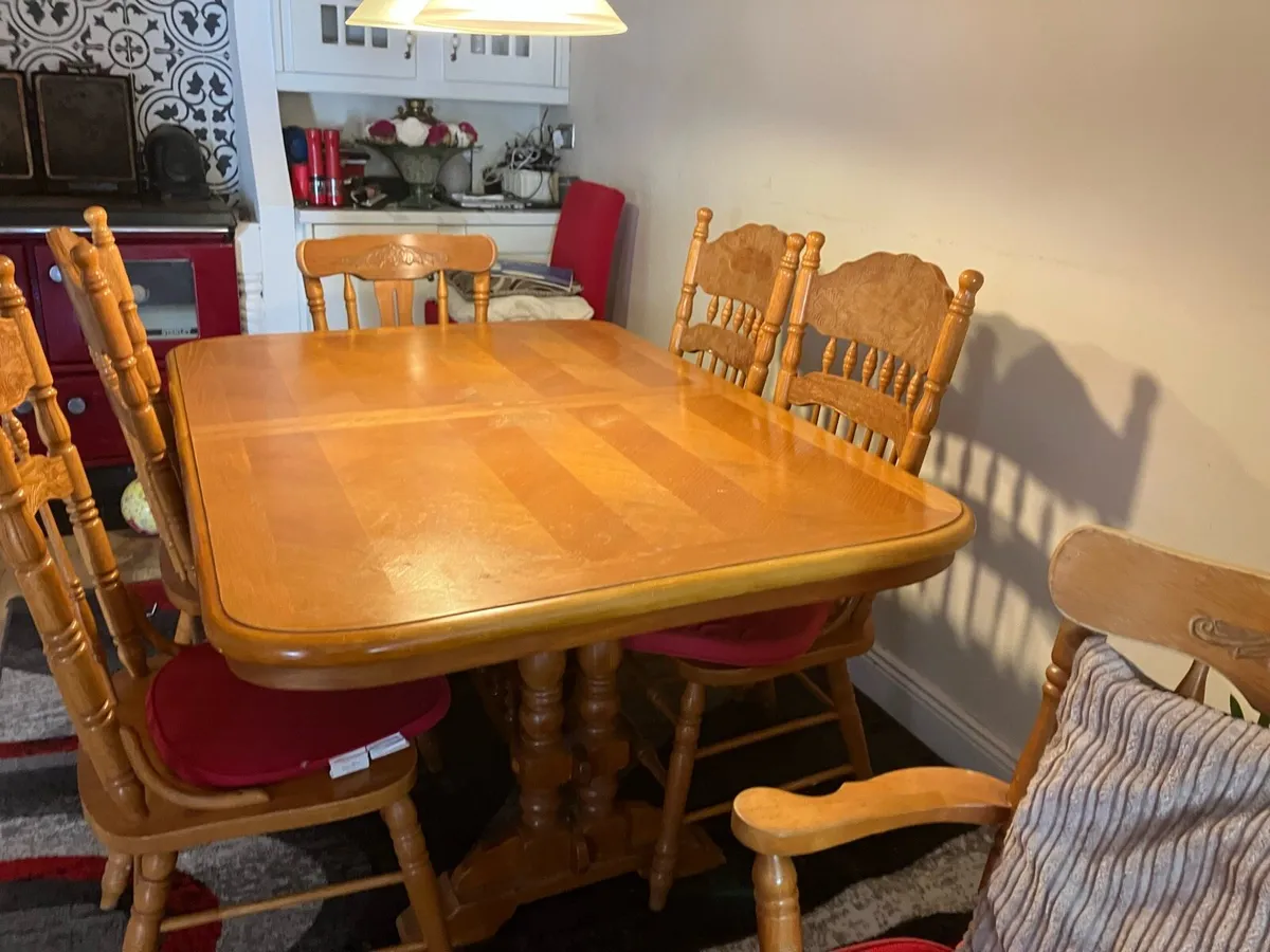 Table & chairs - Image 3