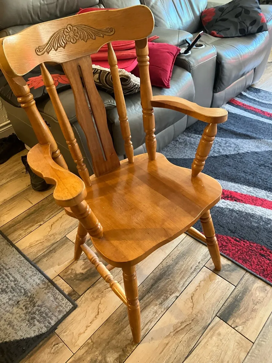 Table & chairs - Image 4