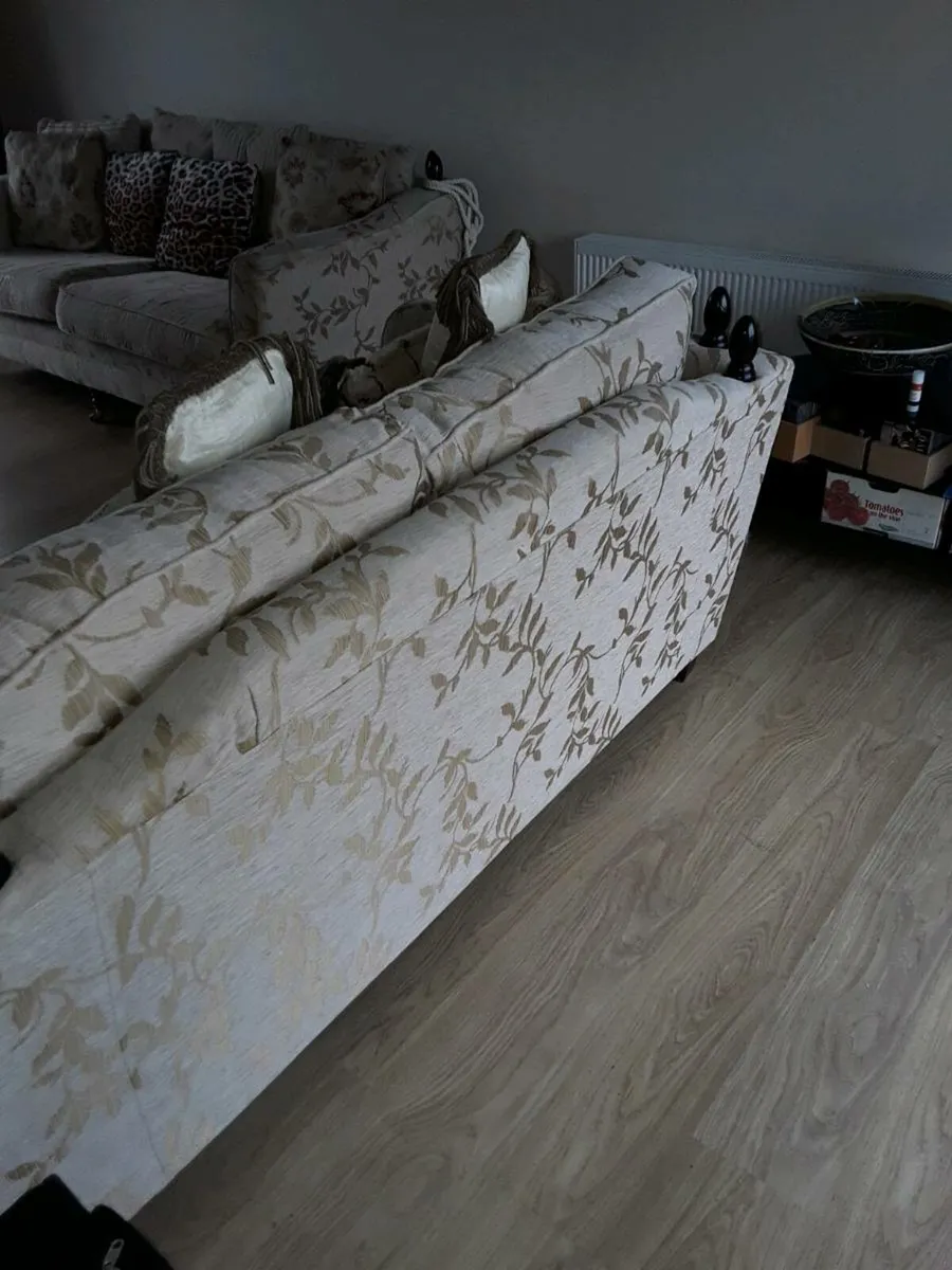 2 sofas      5ft and 6ft top quality 200e each - Image 4