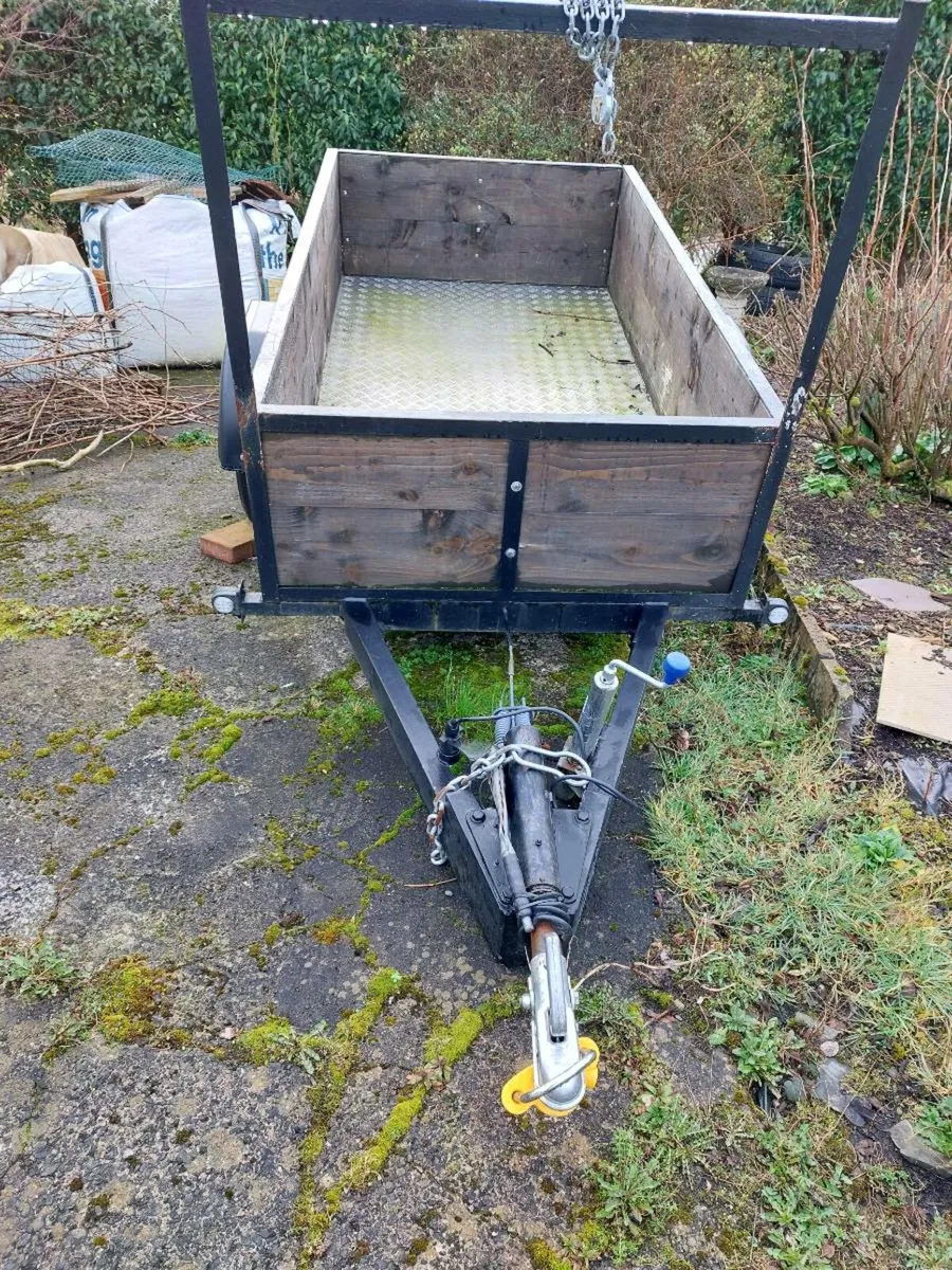 Trailer - Image 1