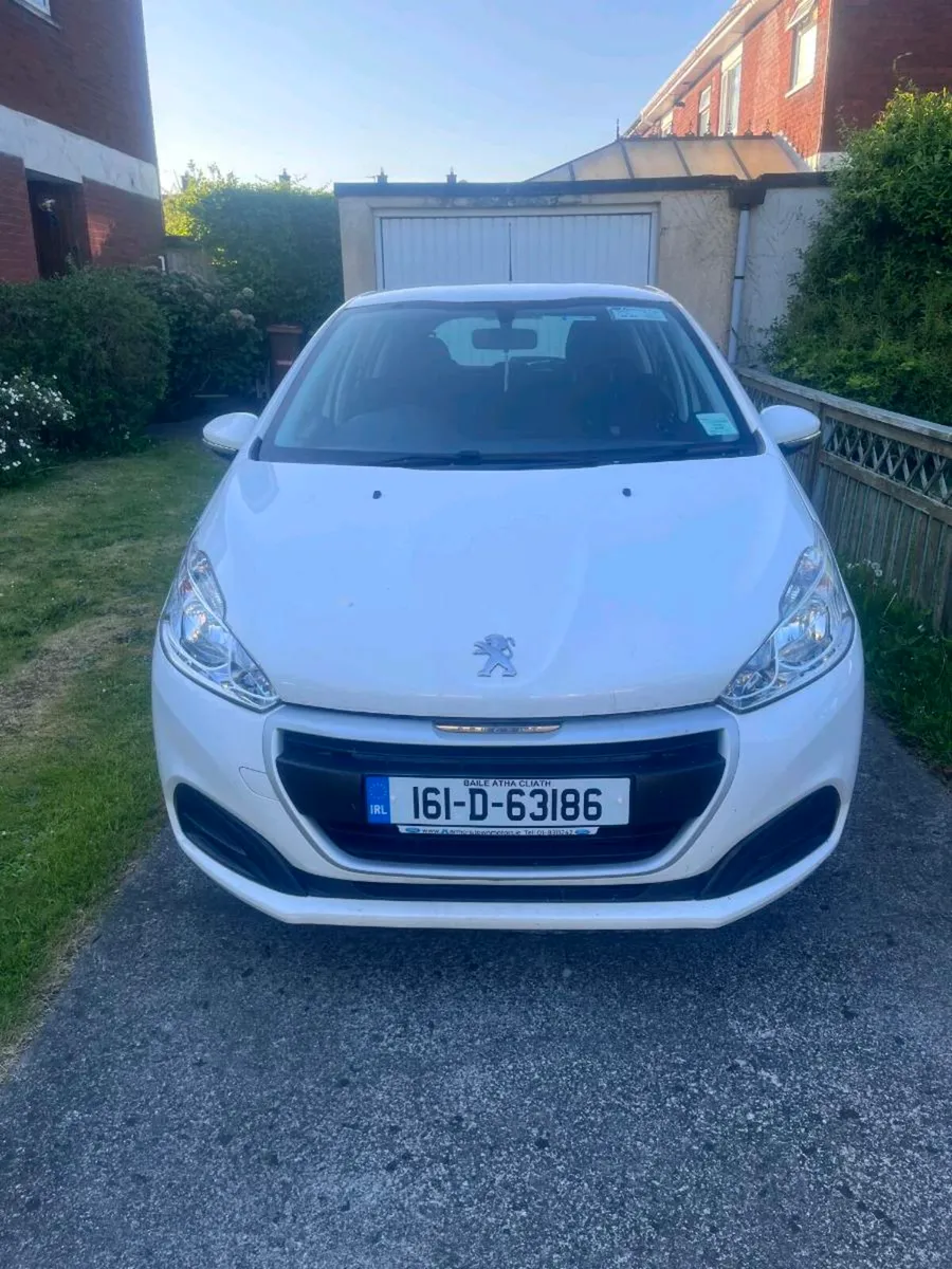 Peugeot 208 - Image 1