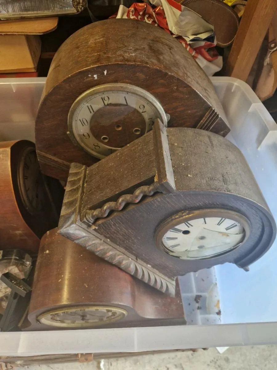 Vintage Mantle Clocks Lot - Image 2