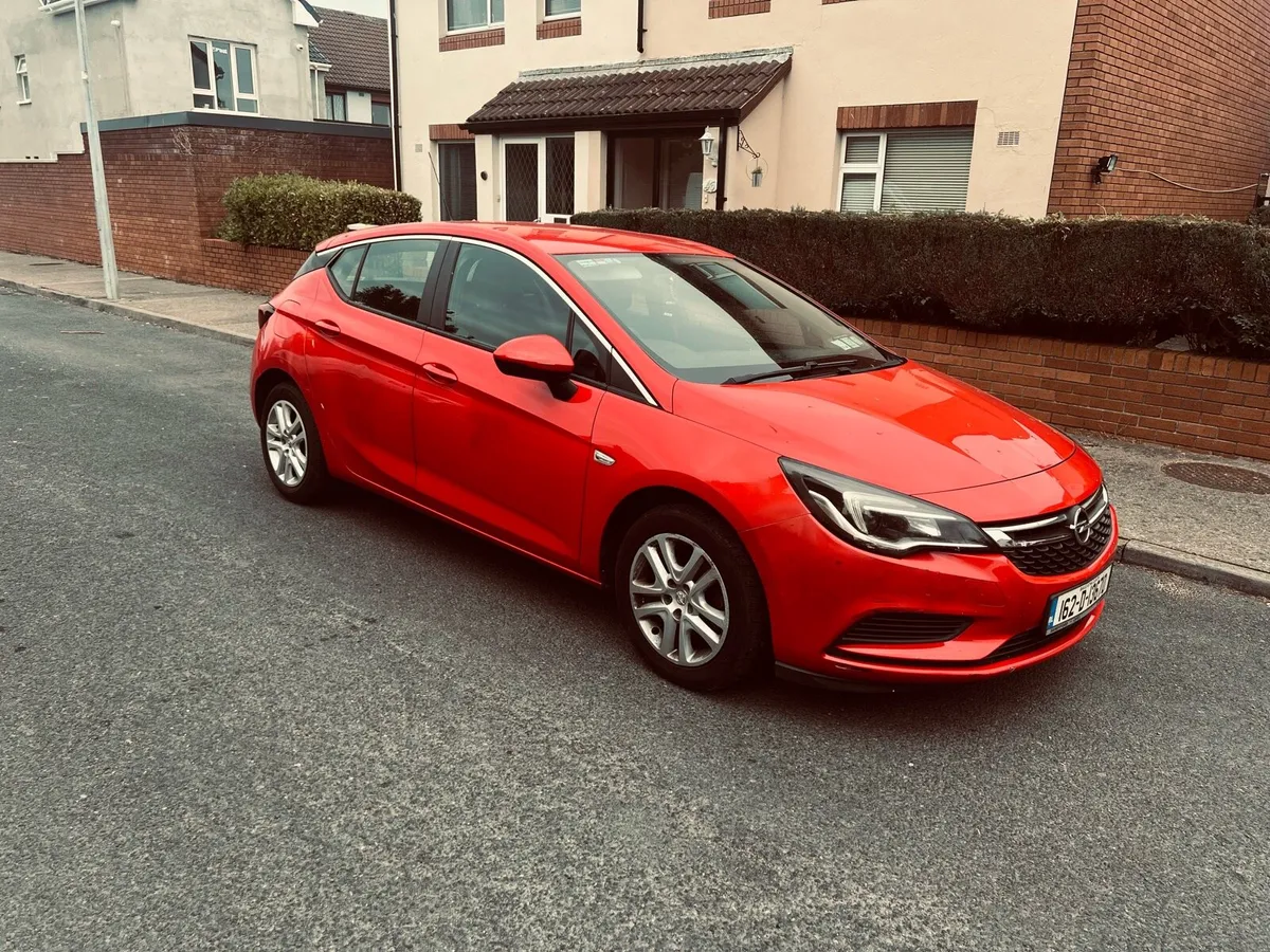 2016 Opel Astra - Image 1