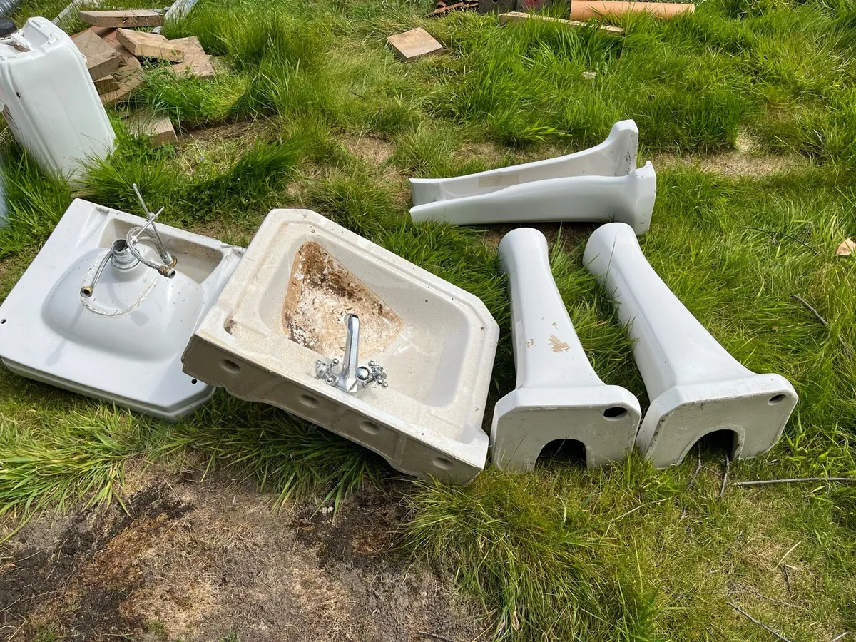 3x Adelphi sink and pedestal - Image 4