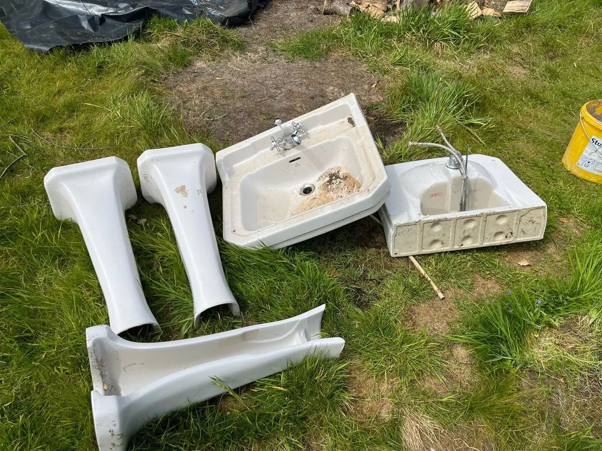3x Adelphi sink and pedestal - Image 1