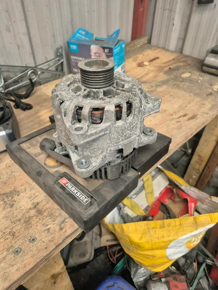 2015 Peugeot e-hdi1.5 d alternator - Image 1