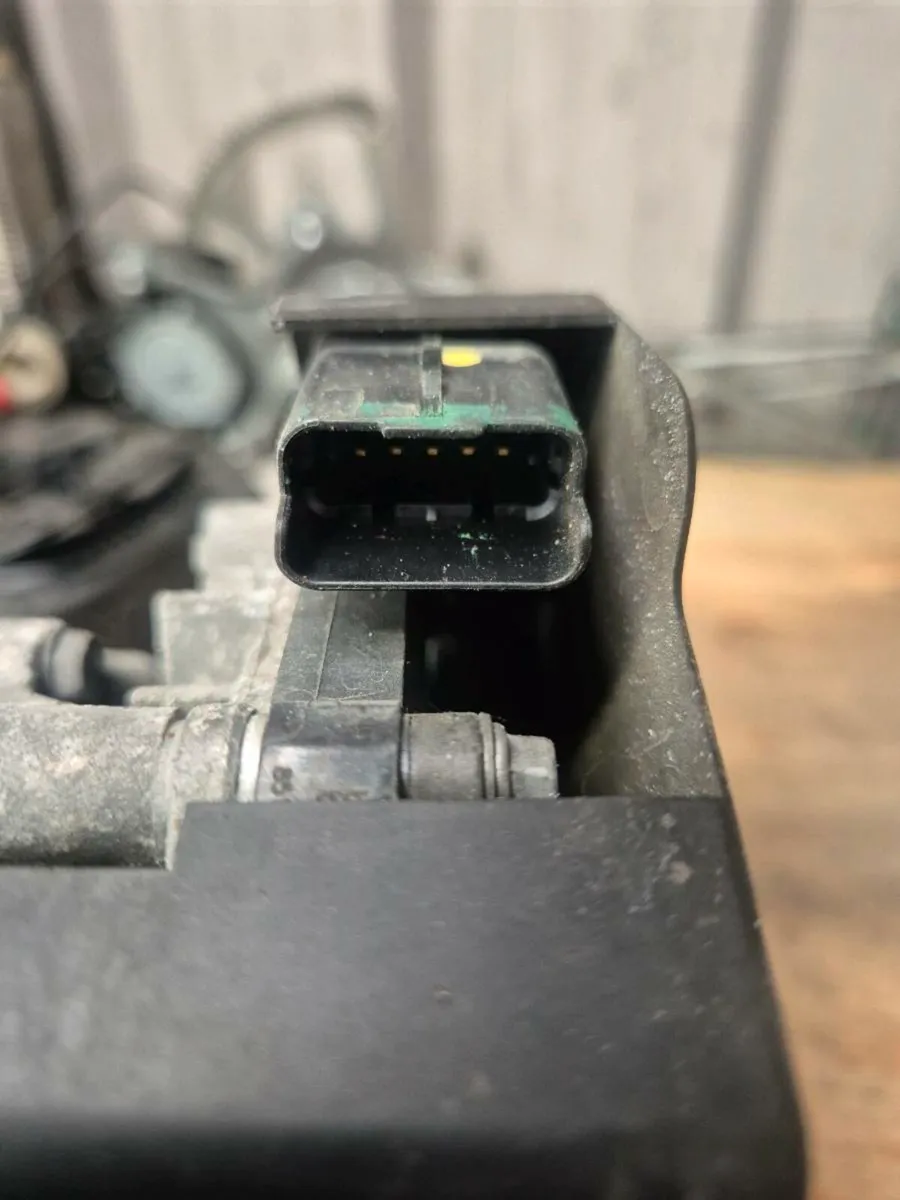 2015 Peugeot e-hdi1.5 d alternator - Image 3