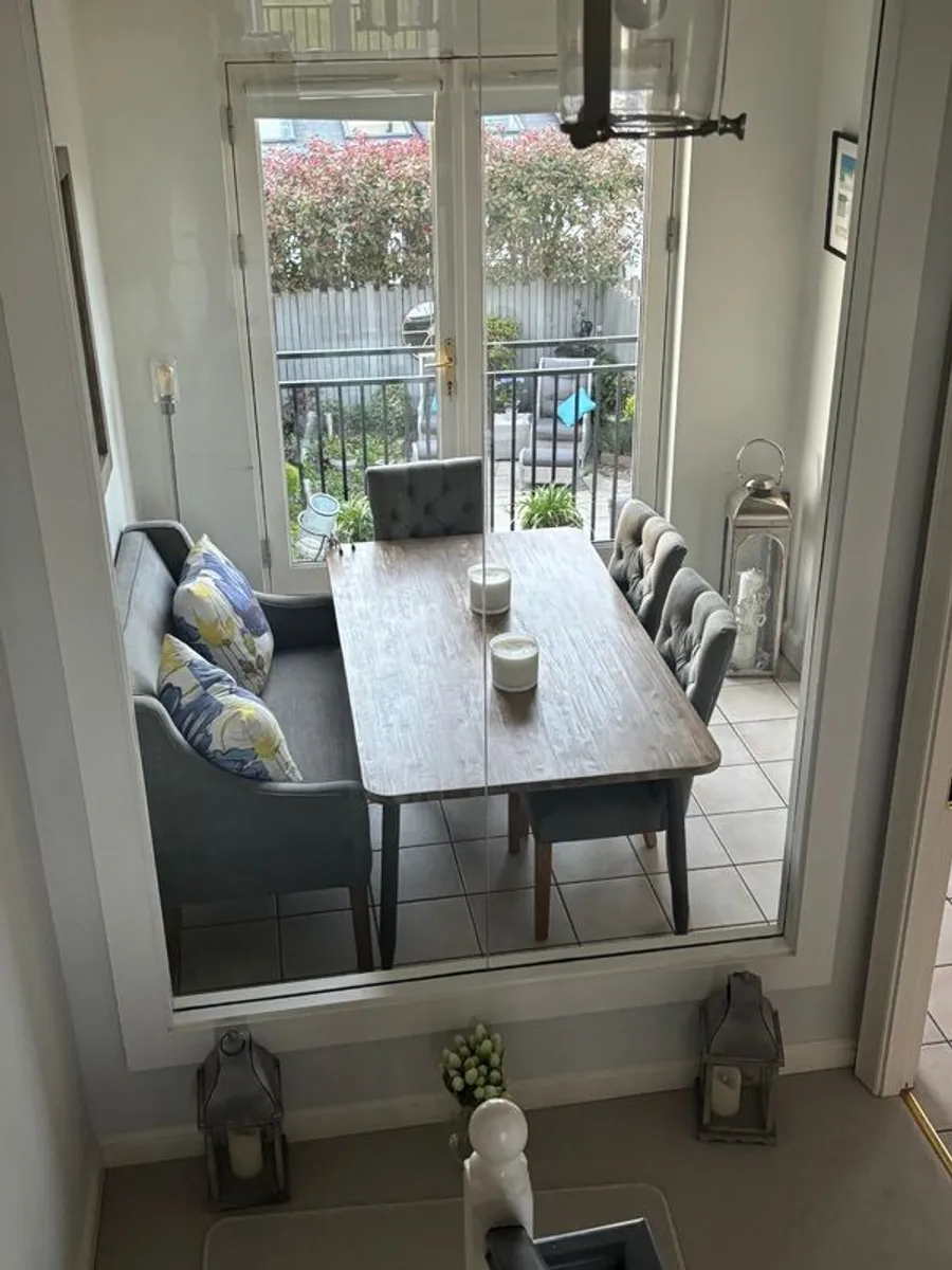 Kitchen Table and chairs - Image 1