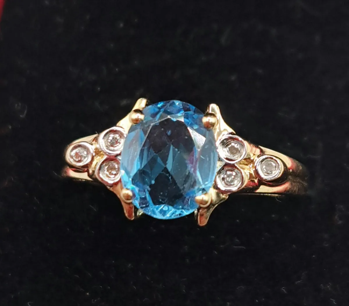 9 ct blue topaz and diamond gold ring - Image 1