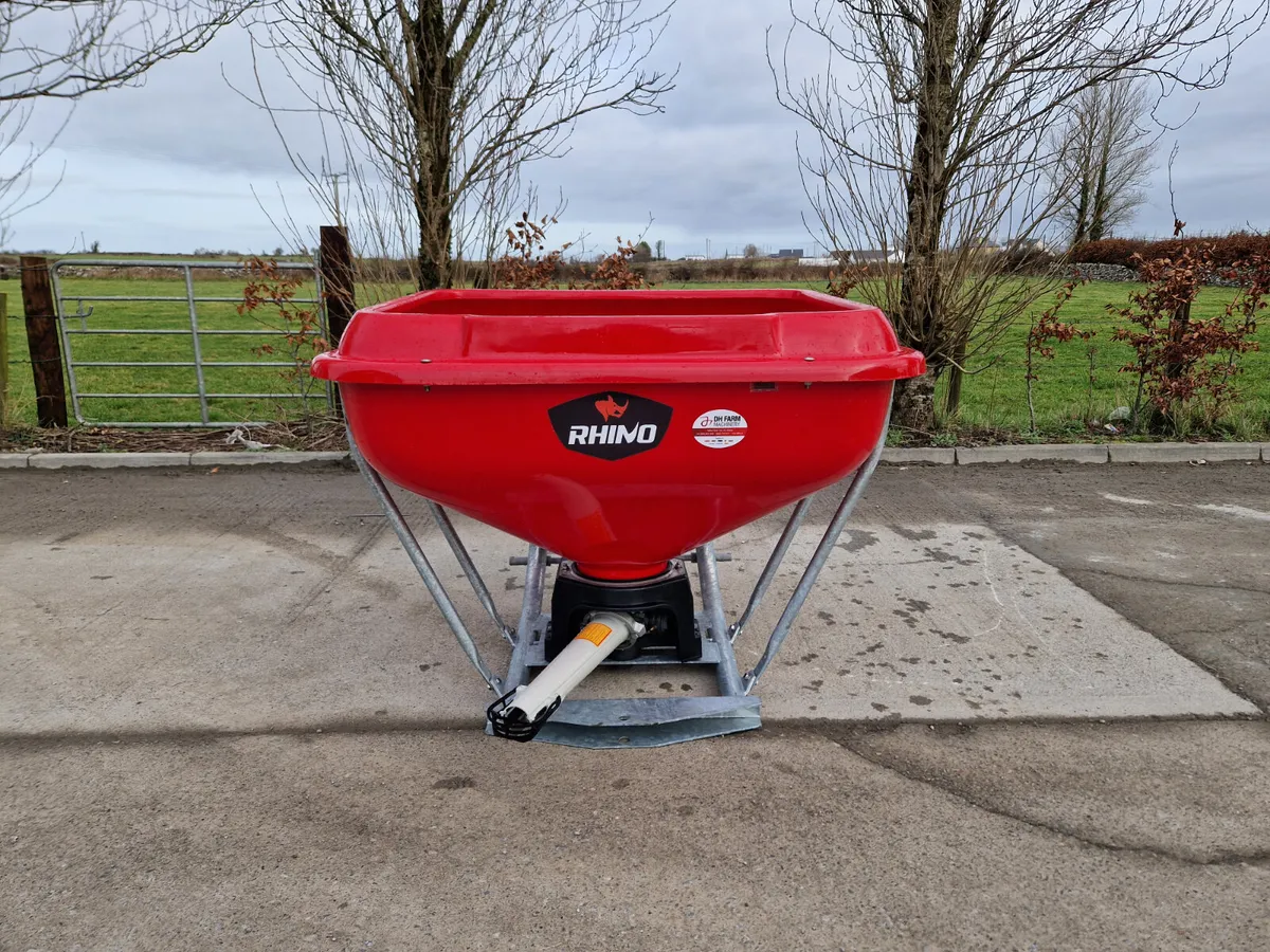 Rhino Fertilizer wagtail spreader - Image 1