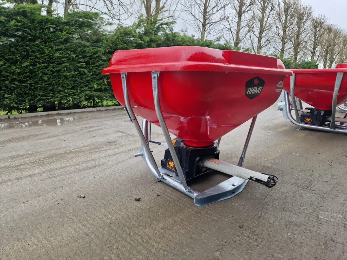 Rhino Fertilizer wagtail spreader - Image 3