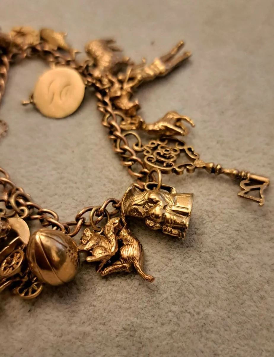Vintage 9 ct gold charm bracelet - Image 2