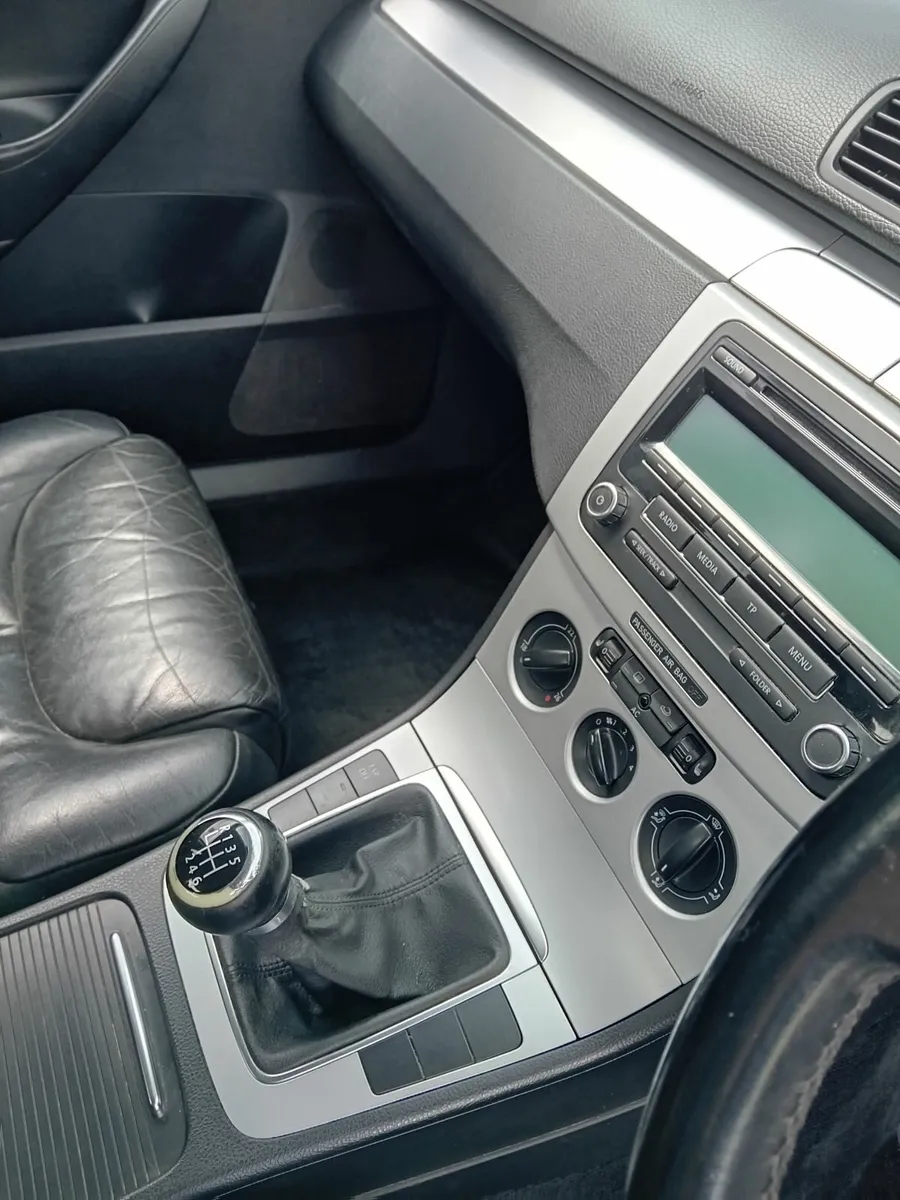 VOLKSWAGAN PASSAT 2009 2.0 TDI HIGHLINE 140PS - Image 2