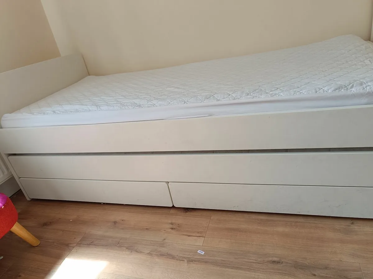 Bed - Image 2