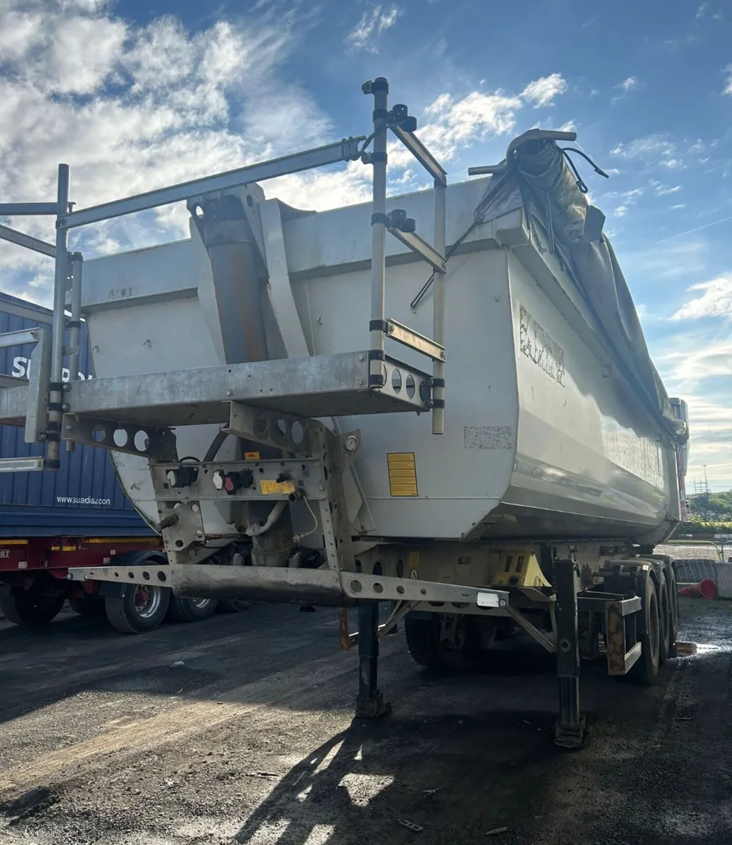 Schmitz Tipping Trailer - Image 2