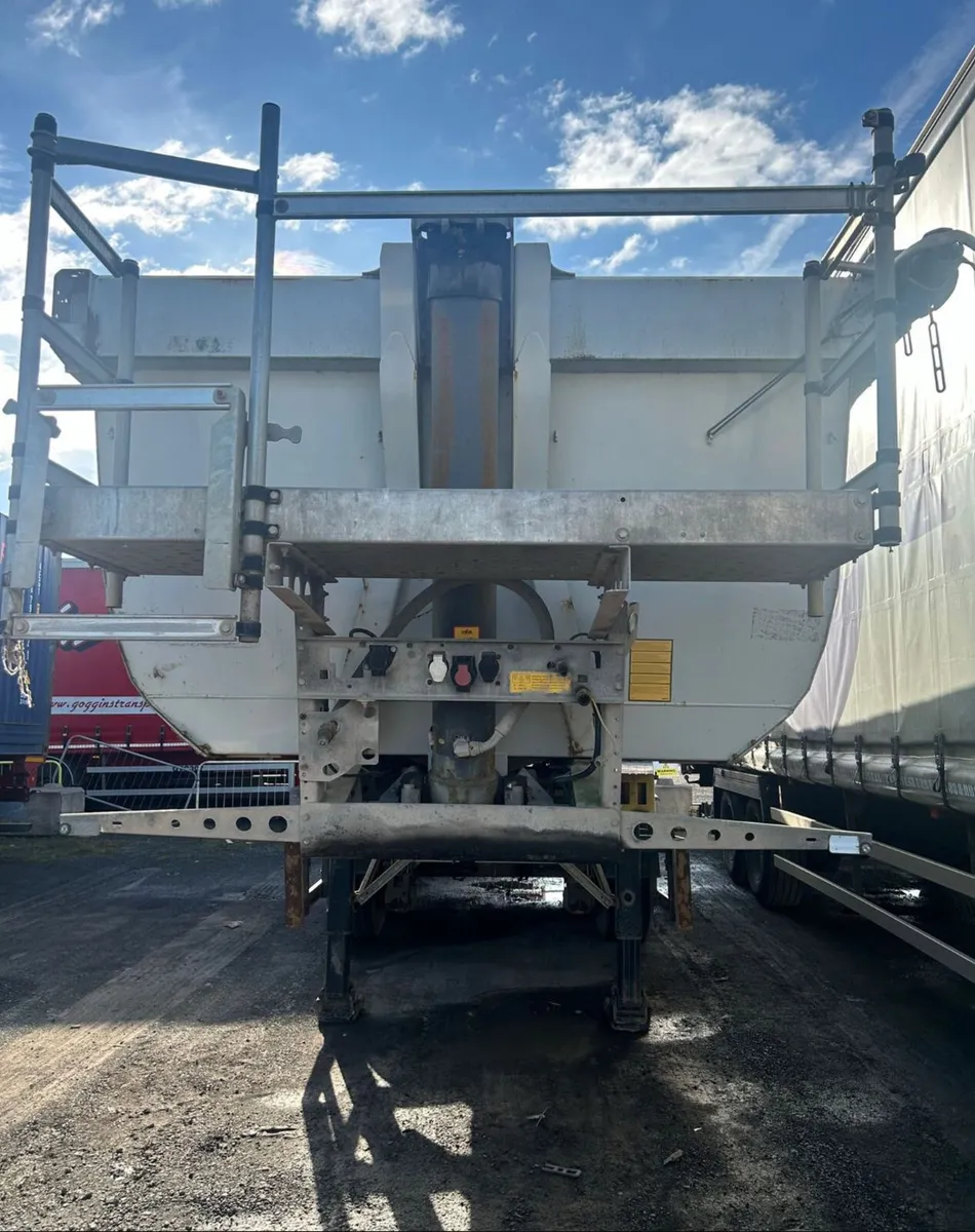 Schmitz Tipping Trailer - Image 3