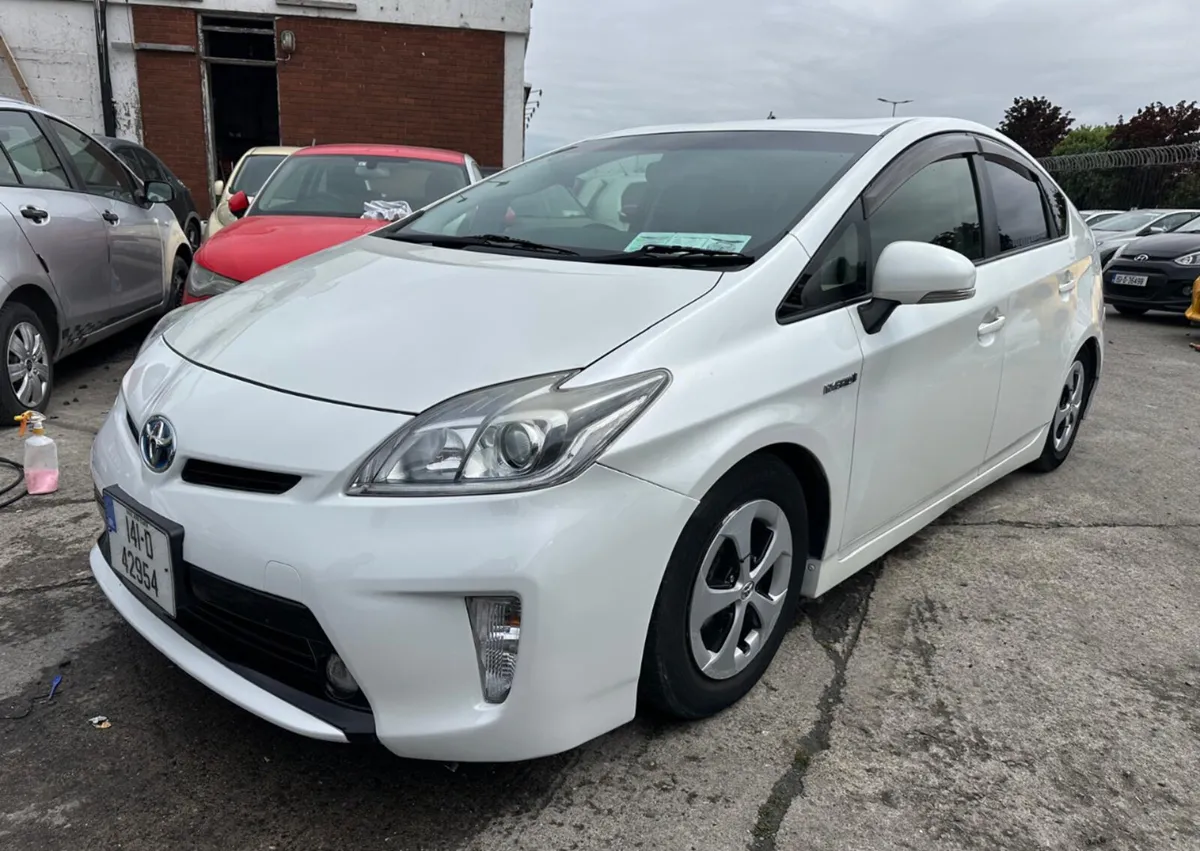Toyota Prius 2014 Hybrid/ warranty - Image 1