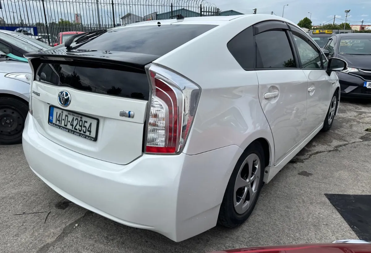 Toyota Prius 2014 Hybrid/ warranty - Image 4