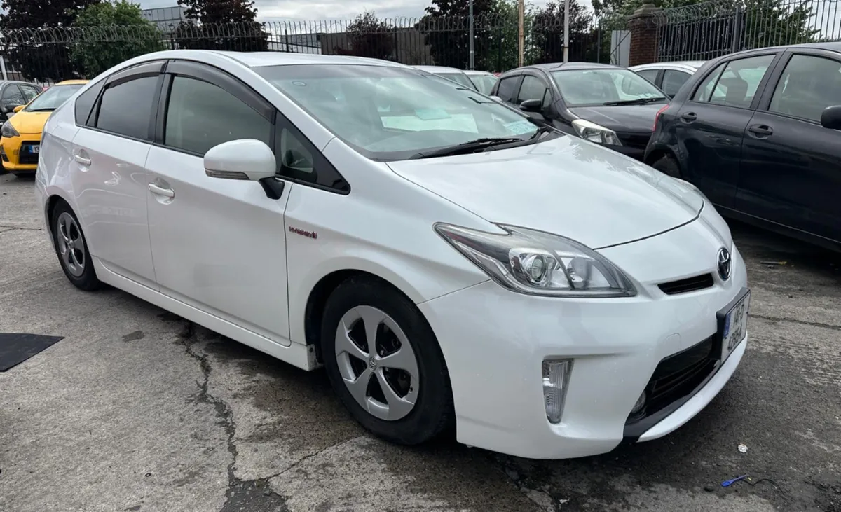 Toyota Prius 2014 Hybrid/ warranty - Image 2