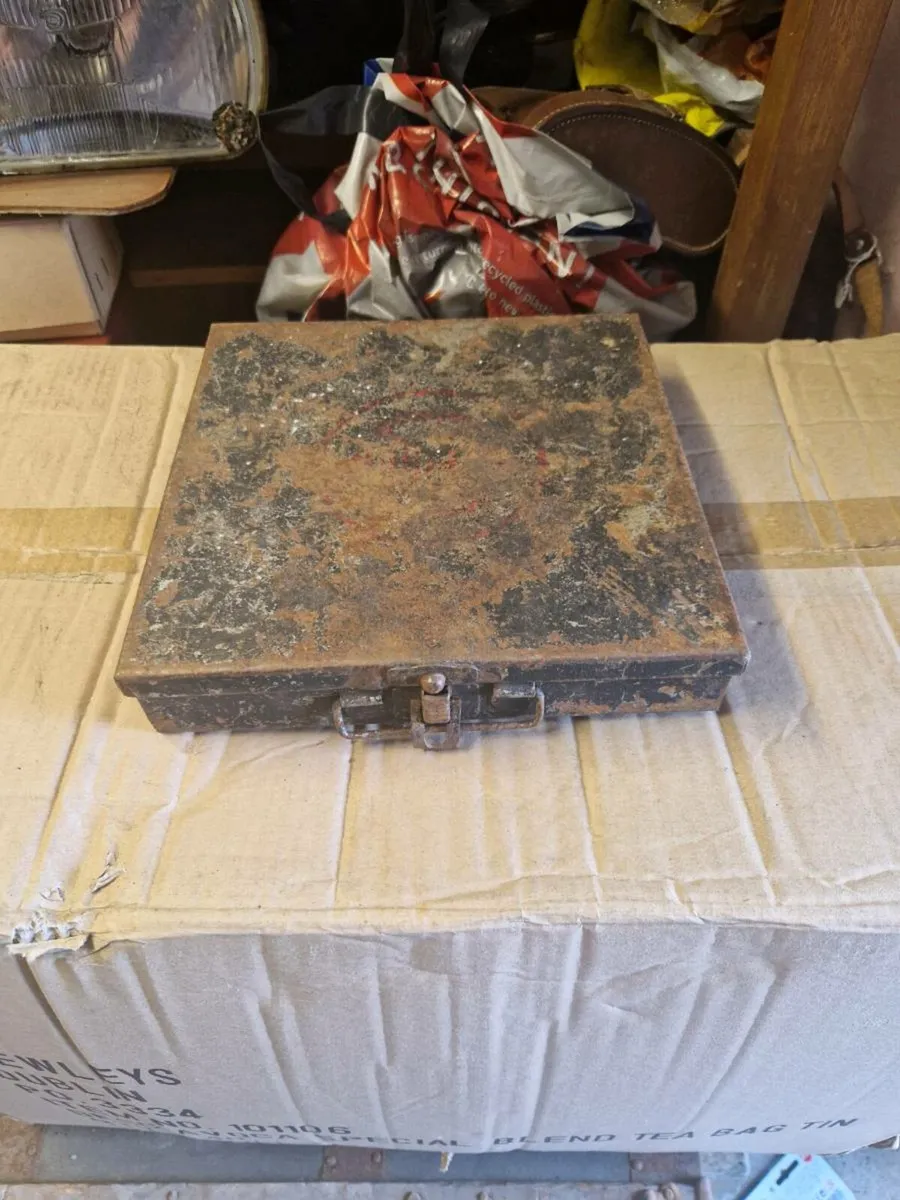 Vintage Tin Box - Image 1