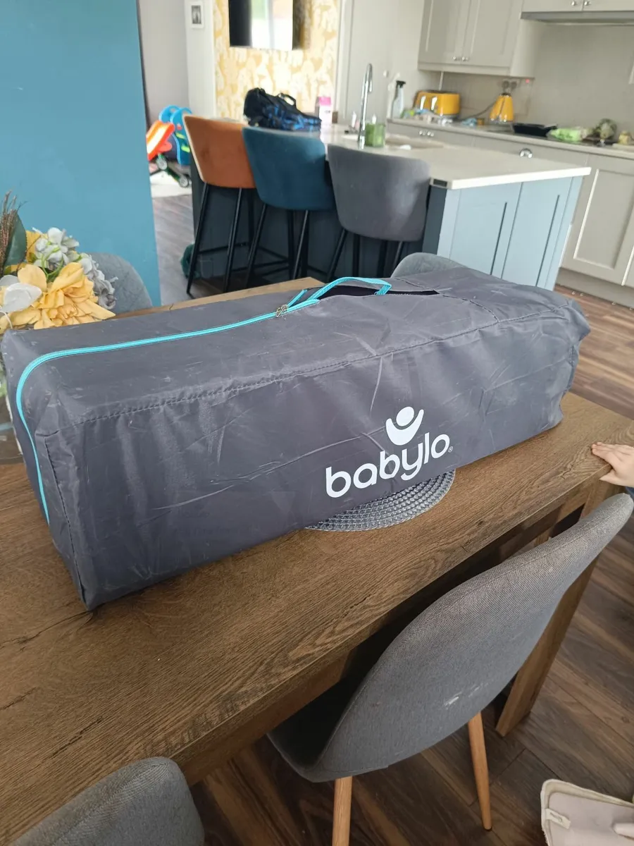 Travel cot