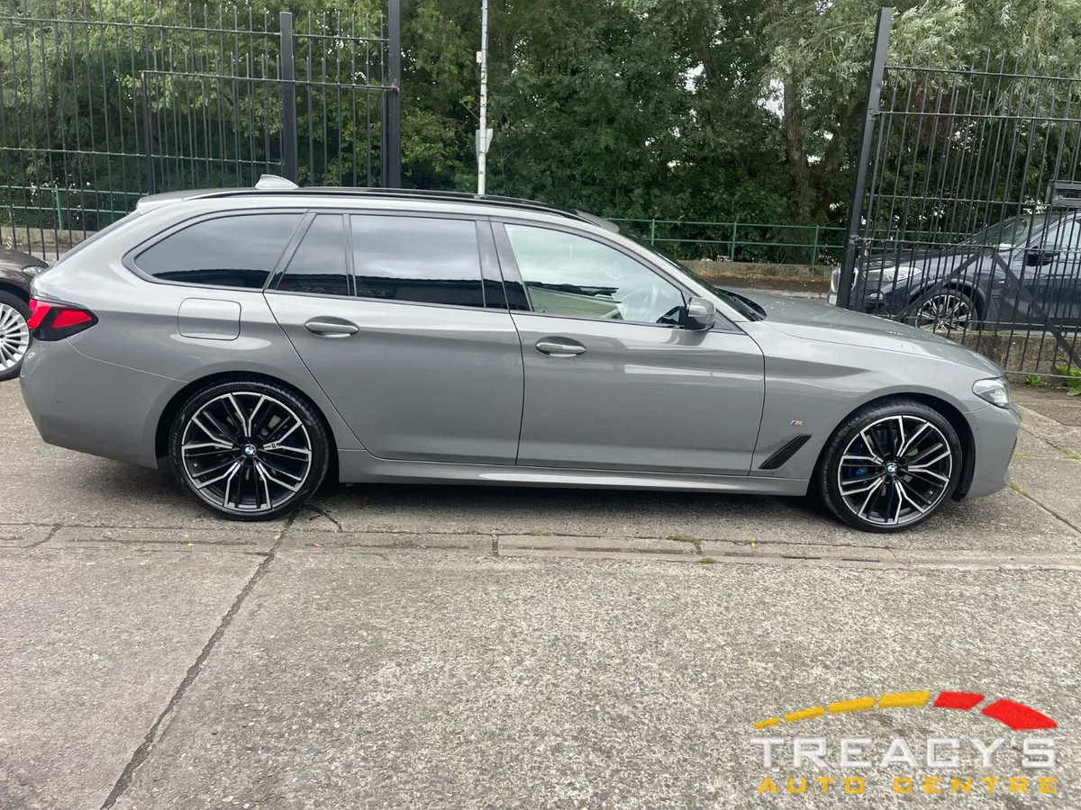 BMW 5-Series 2022 PANORAMIC SUNROOF MSPORT PRO - Image 3