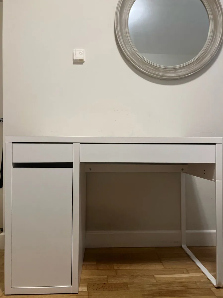 Study desk - Image 2