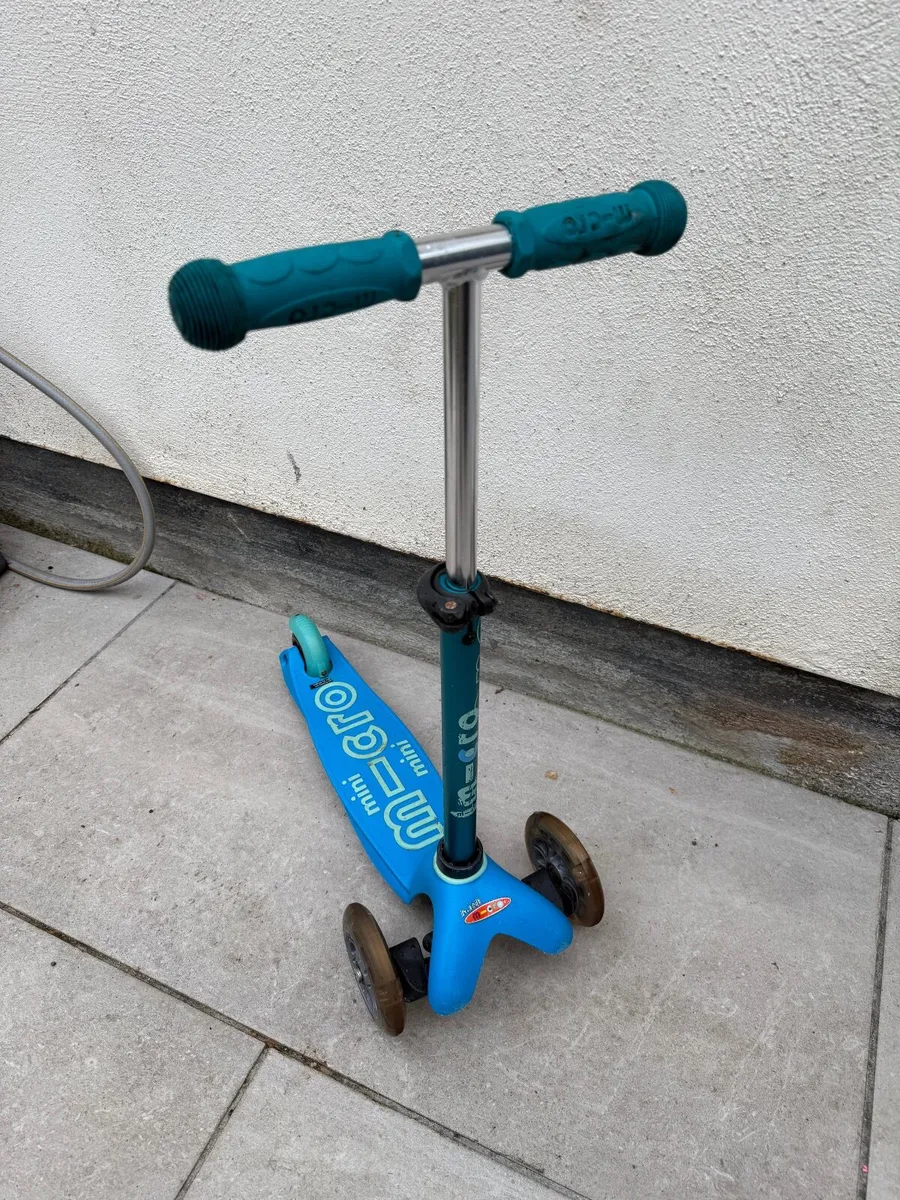 Micro Mini Kids Scooter - Image 1