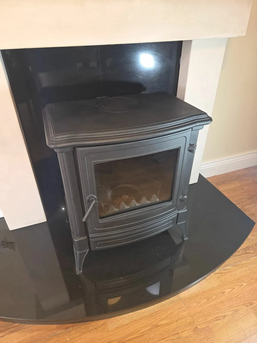 Nestor Martin Oil Stove with fireplace - Image 1