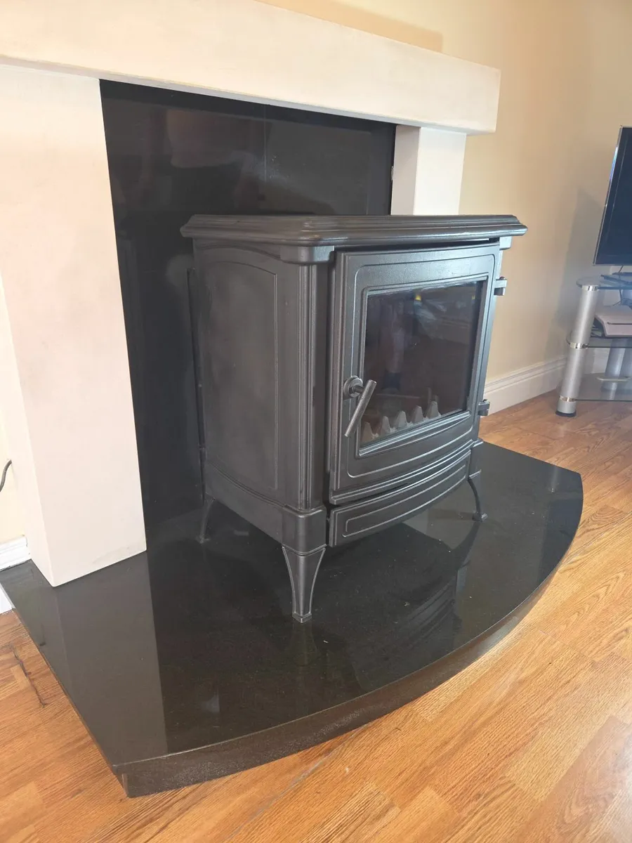 Nestor Martin Oil Stove with fireplace - Image 2