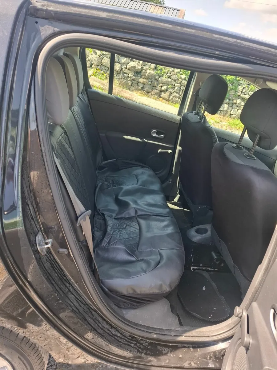 Renault Clio 2010 - Image 2