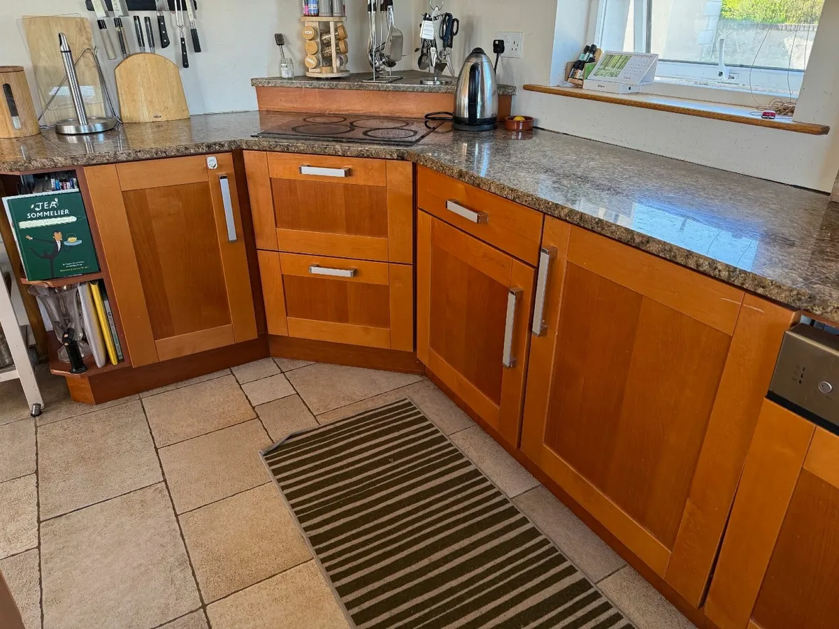 Cherry Wood Kitchen with Granite Worktops - Image 4