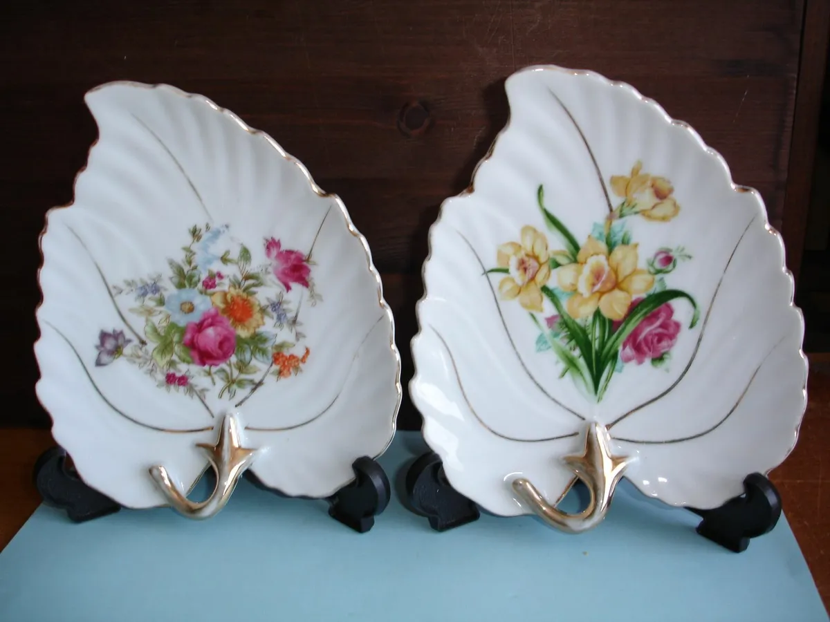 2 Trinket Dish  Leaf  Shape Plates Japan 1900's - Image 1