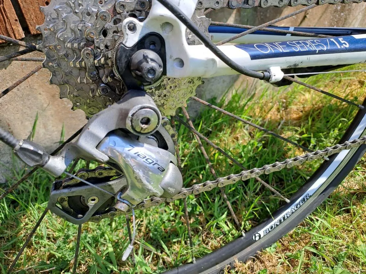 2013 Trek One Series 1.5 Road bike - Image 2