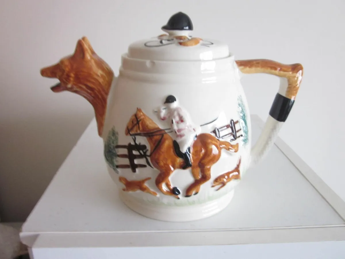 Large Vintage Fox Head Hunting Tea Pot 1950 - Image 1