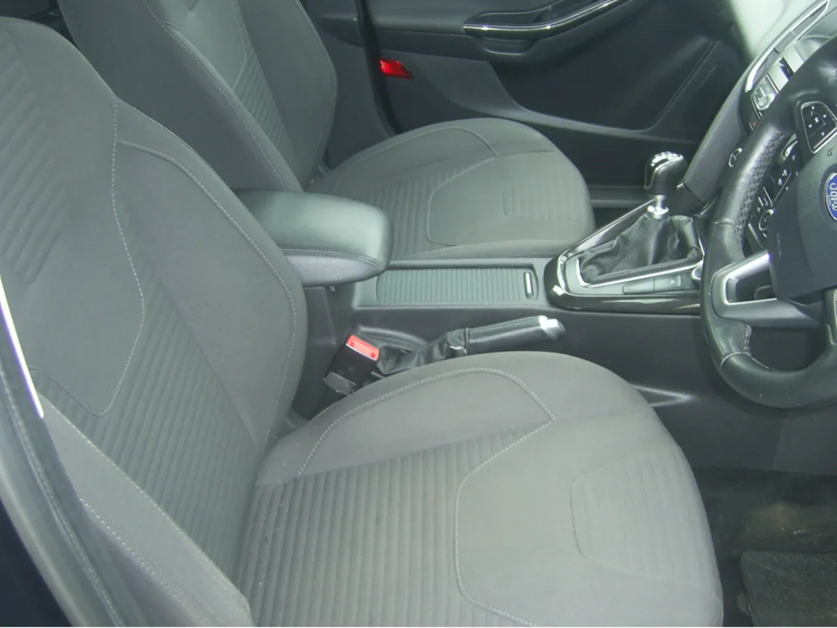 Ford Focus 1.5 TDCI TITANIUM 120PS 6SPEED 5DR - Image 3