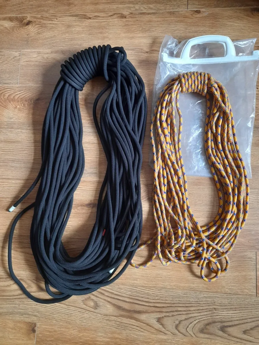 Various technical climbing articles. - Image 3