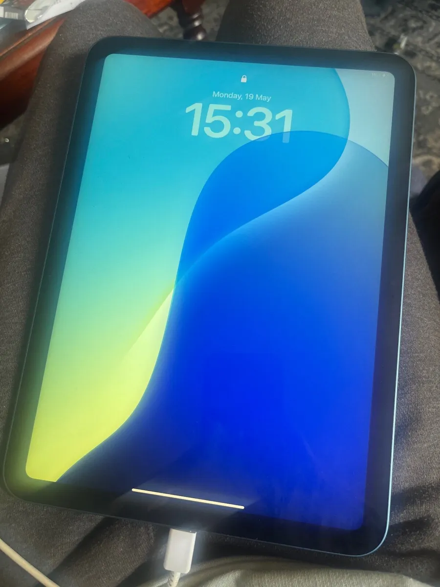APPLE 11" iPad (2025) - 128 GB, Blue - Image 1