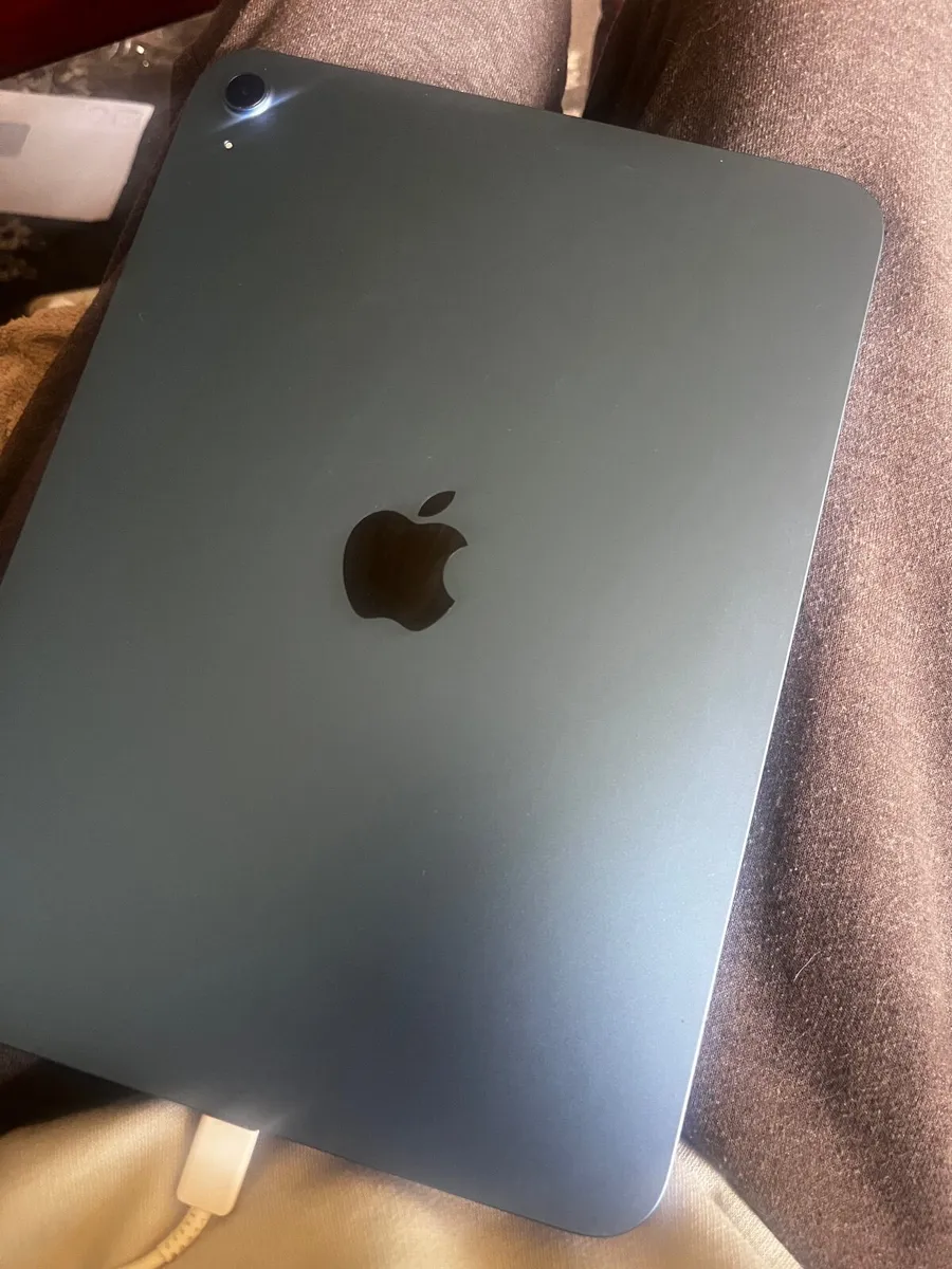 APPLE 11" iPad (2025) - 128 GB, Blue - Image 4